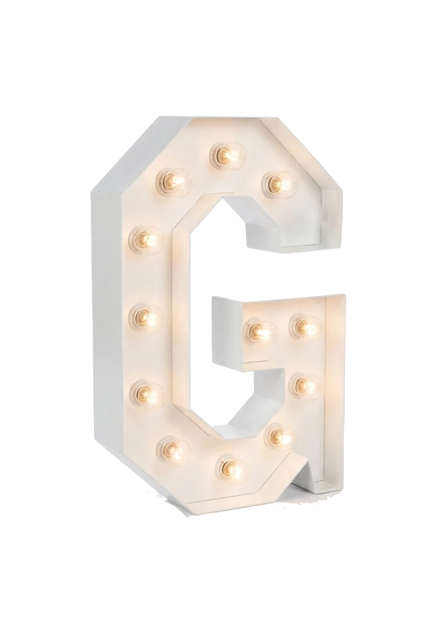 Witte decoratieve letter G met ingebouwde warmwitte LED-lampjes verdeeld over het oppervlak.