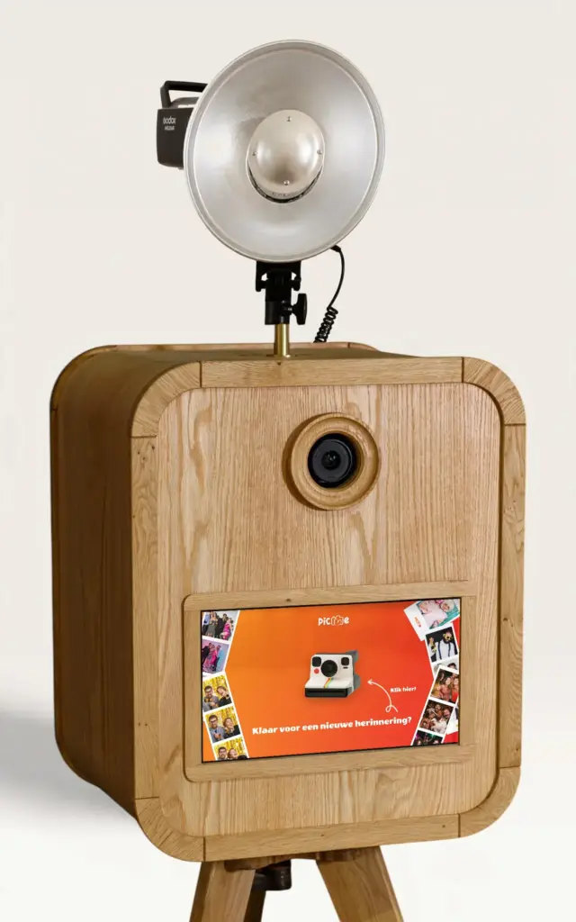 MemoryCabin photobooth van dichtbij, met flitser bovenop